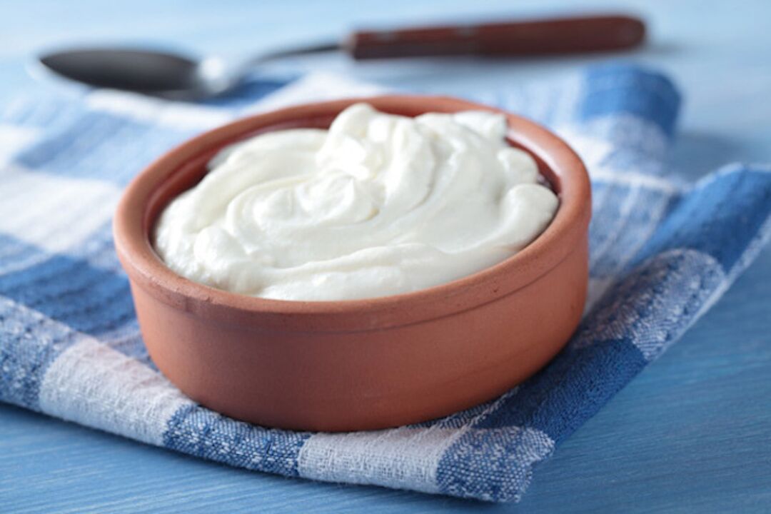 Greek yogurt for a diet with 6 leaves