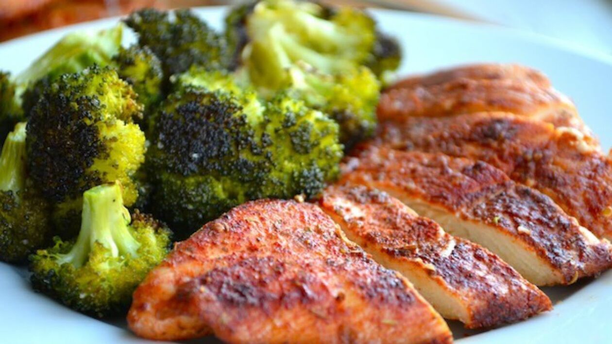 chicken breast with broccoli for a diet with 6 leaves